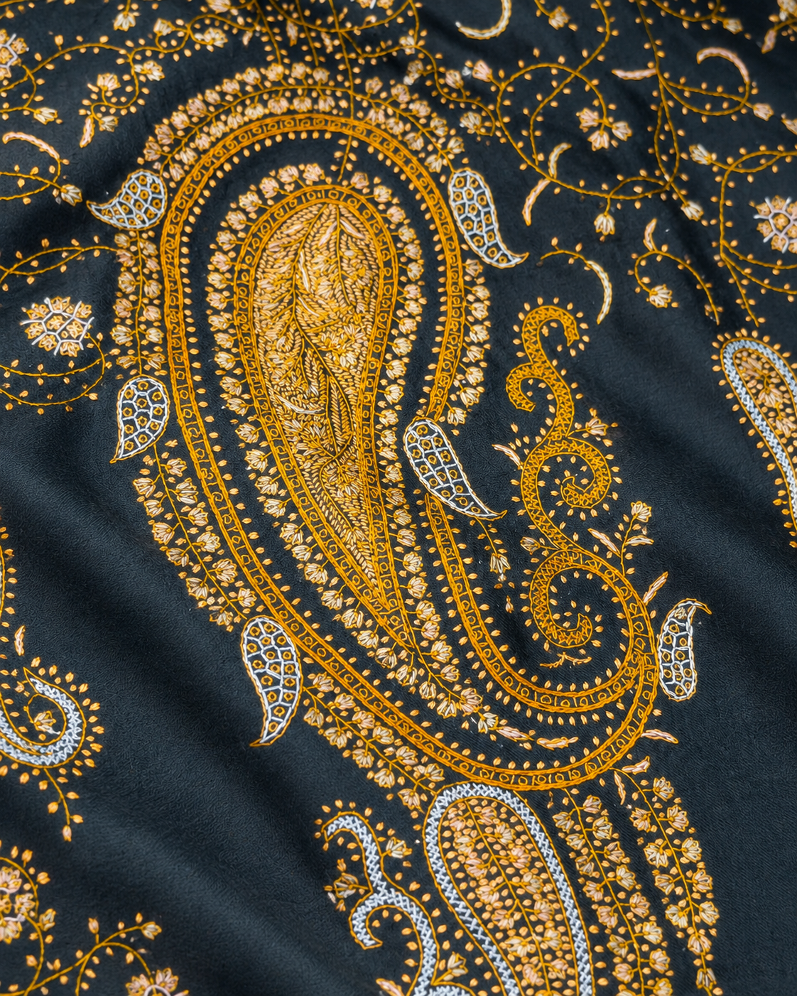 Zabarwan Zari Paisley